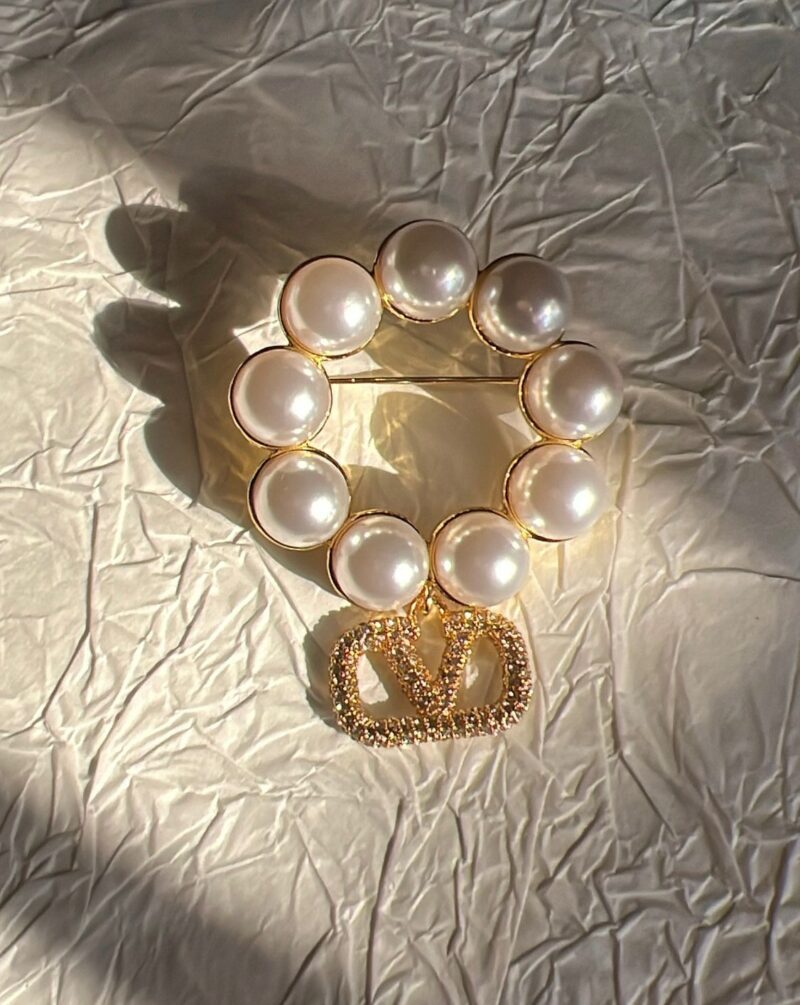 V-E-L-E-N-T-I-N-O PEARL BROOCH