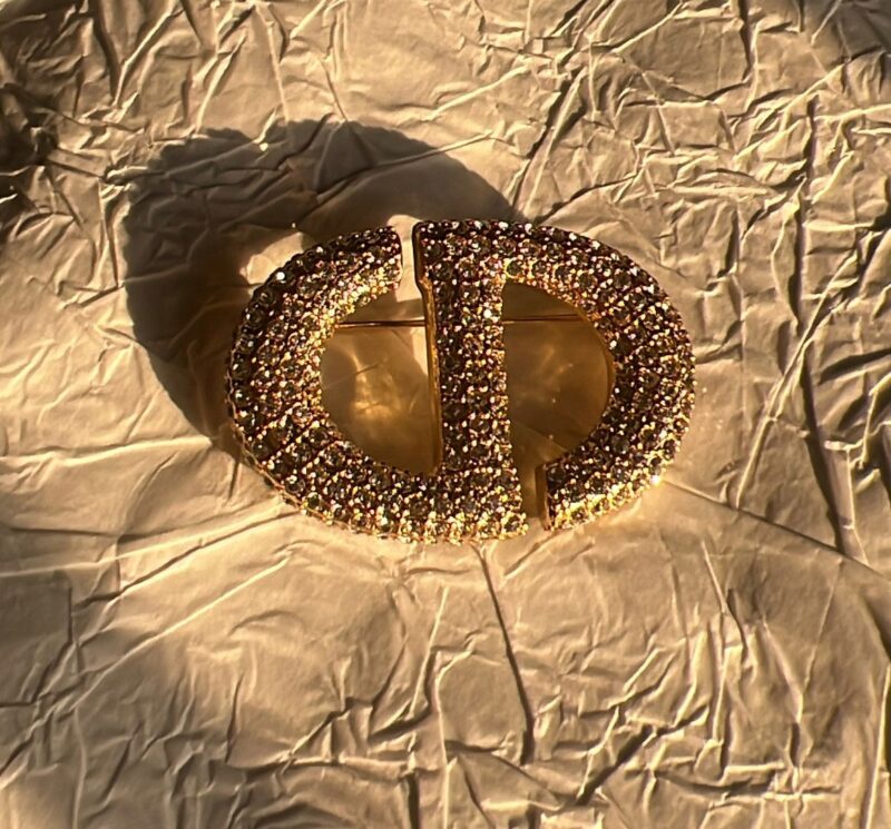 CD GOLDEN BROOCH